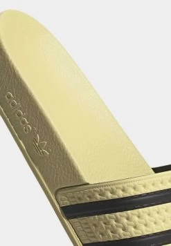 Adidas Originals Adilette Unisex - Chanclas De Baño - Almost Yellow/Core Black/Almost Yellow -Zapato Tienda 0f1d10ae8fa84699ba762b5b225e3fb6