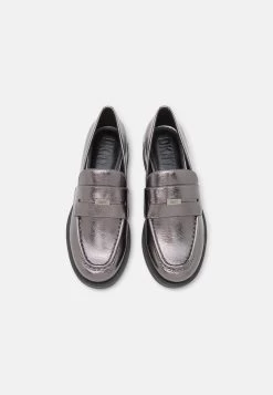 DKNY Ivette Dress Loafer - Mocasines - Gunmetal 13 DKNY Ivette Dress Loafer - Mocasines - Gunmetal -Zapato Tienda 3653787abbb94d2c9101a716fe614a4e