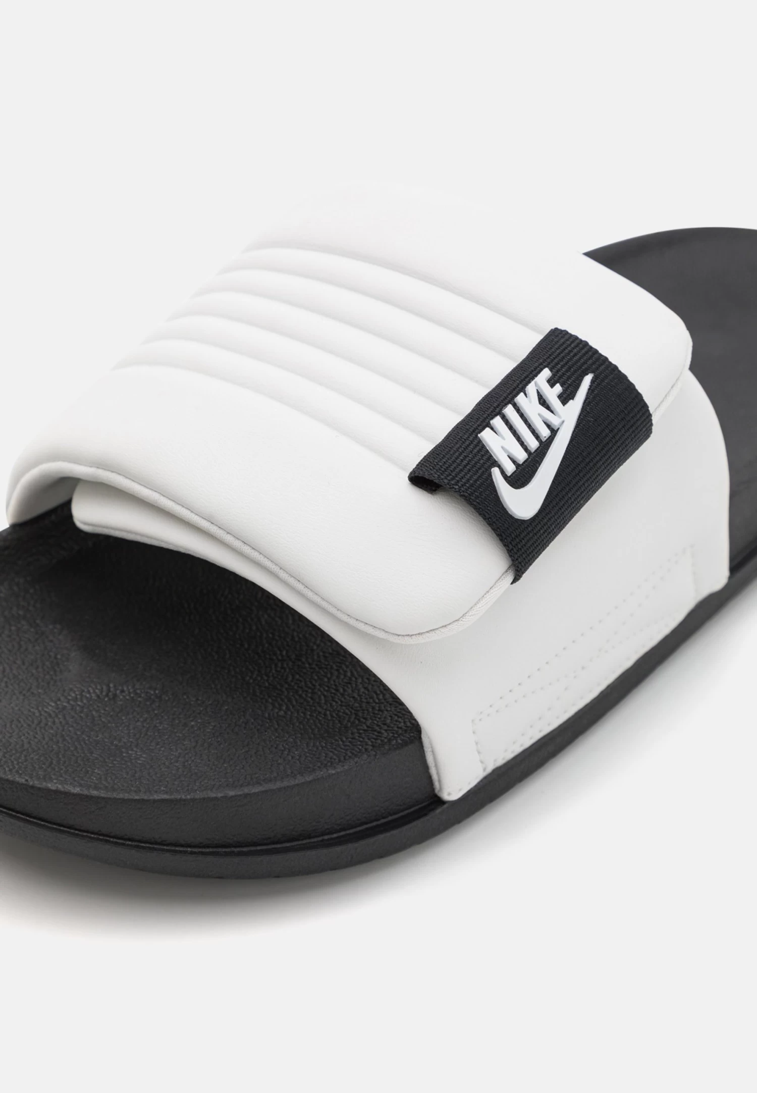 Nike Sportswear Offcourt Adjust Slide - Sandalias Planas - Summit White/Black 8 Nike Sportswear Offcourt Adjust Slide - Sandalias Planas - Summit White/Black - Imagen 6