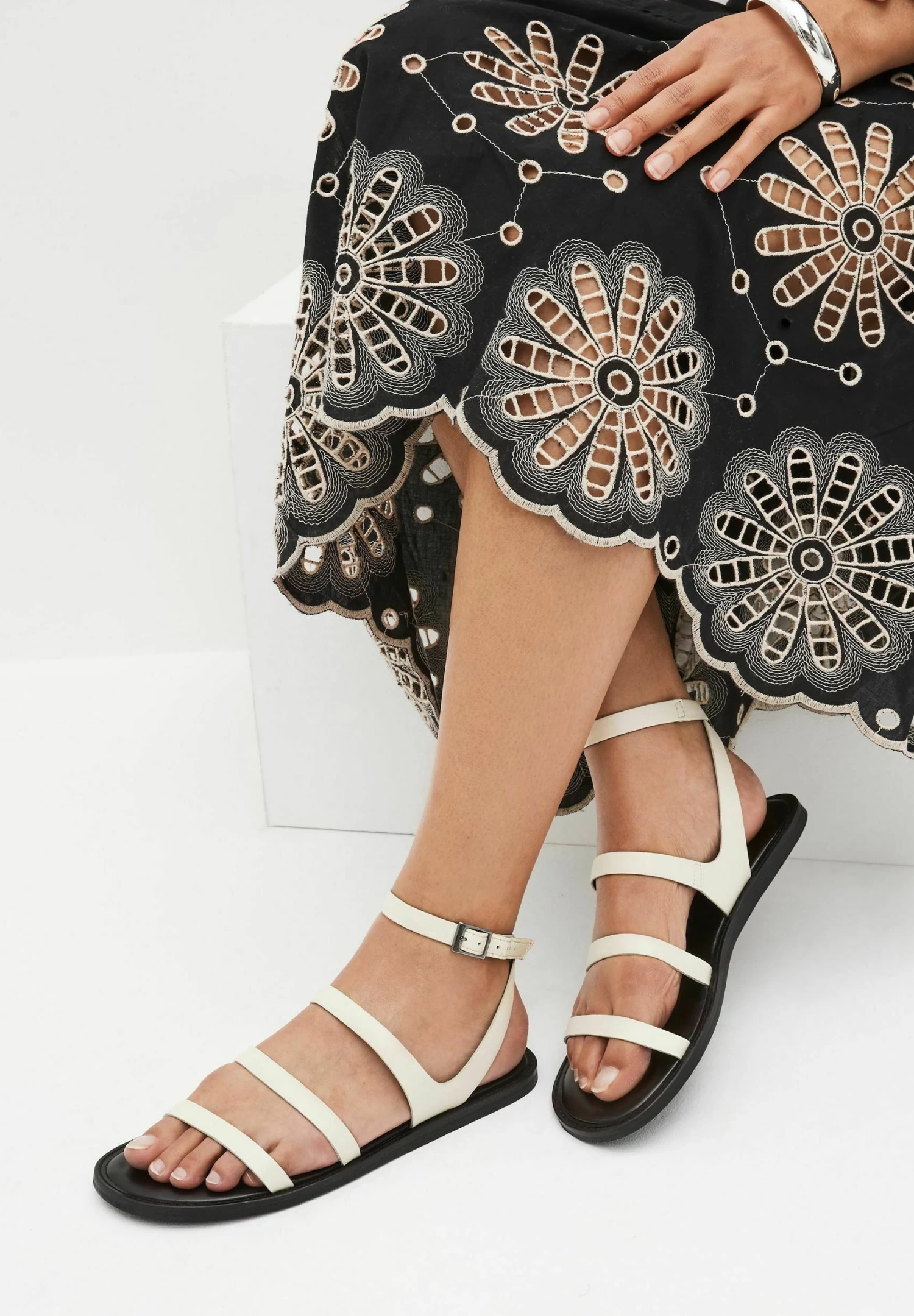 Next Forever Comfort Simple With Ankle Strap St - Sandalias - Bone 5 Next Forever Comfort Simple With Ankle Strap St - Sandalias - Bone - Imagen 3