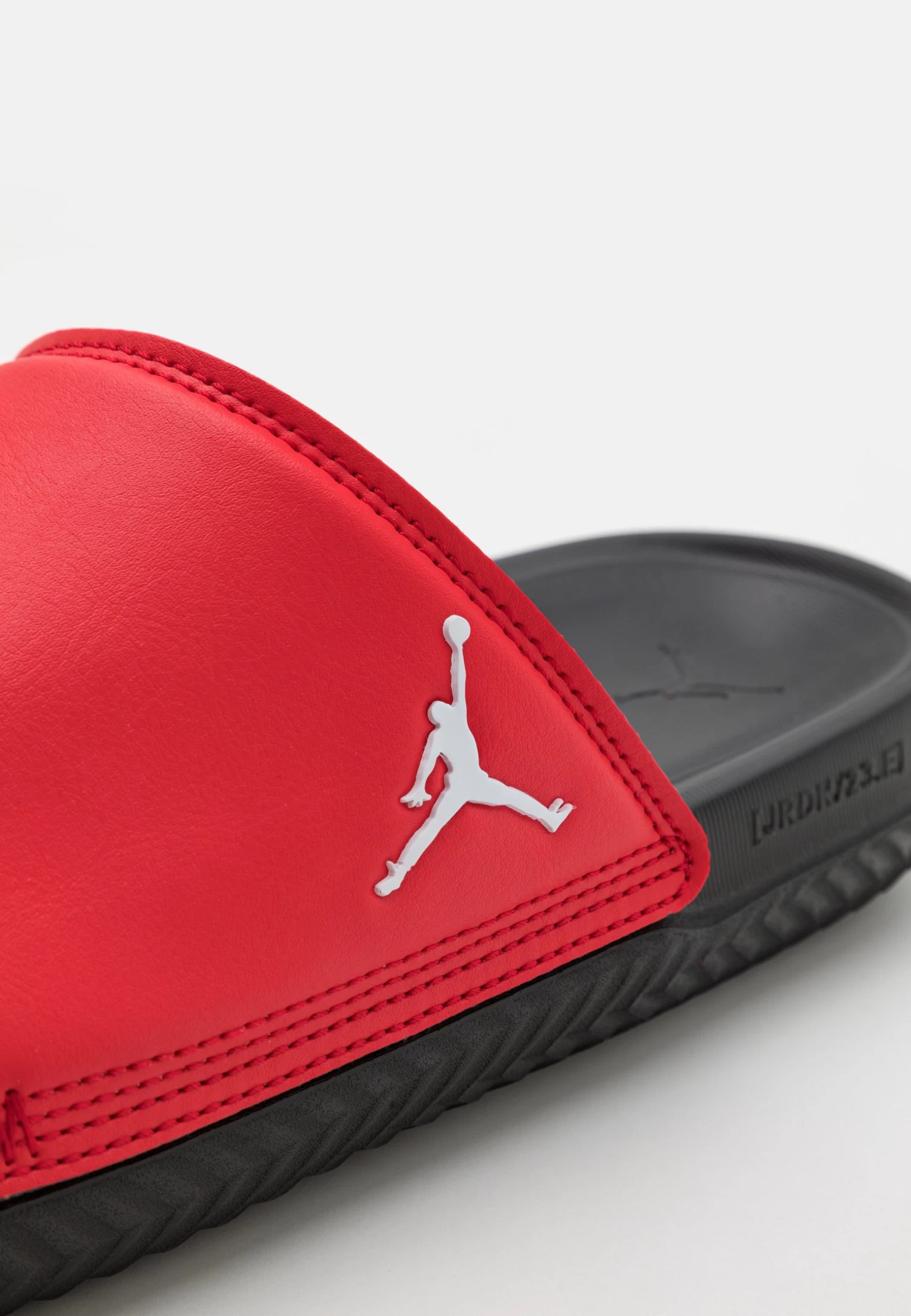 Jordan Play Slide - Sandalias Planas - Universal Red/Black/White/Gym Red 8 Jordan Play Slide - Sandalias Planas - Universal Red/Black/White/Gym Red - Imagen 6