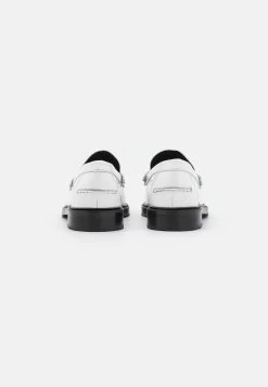 MOSCHINO Mocasines - Bianco 12 MOSCHINO Mocasines - Bianco -Zapato Tienda 791f8547408e4b4fa6f51cabaaab7ceb