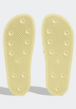 Adidas Originals Adilette Unisex - Chanclas De Baño - Almost Yellow/Core Black/Almost Yellow -Zapato Tienda defbb622f24a493a8806840e03510c55
