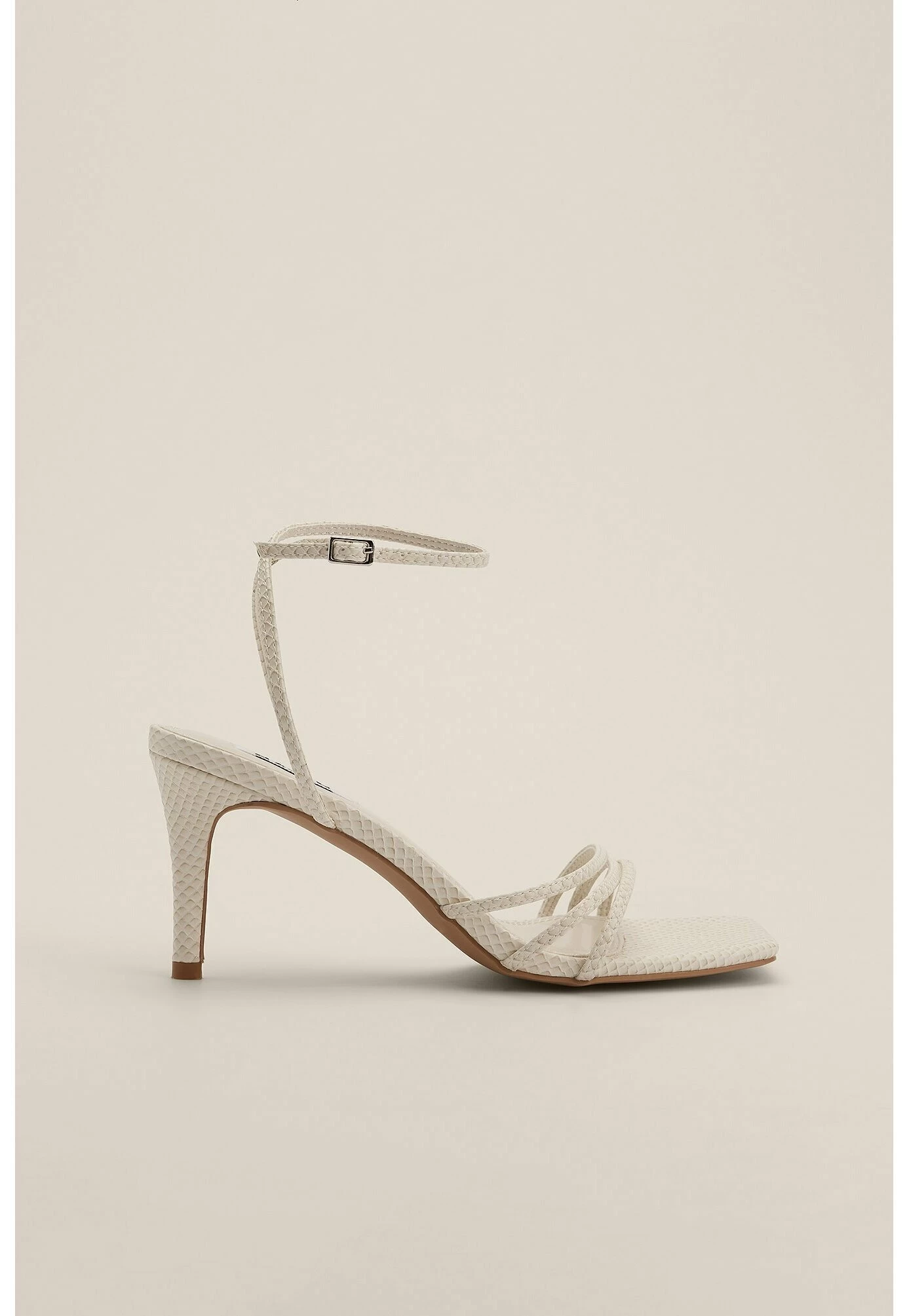 NA-KD Riemchen Mit Schlangenmuster - Sandalias - Offwhite 5 NA-KD Riemchen Mit Schlangenmuster - Sandalias - Offwhite - Imagen 3