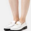 MOSCHINO Mocasines - Bianco 2 MOSCHINO Mocasines - Bianco -Zapato Tienda ecf84ee2725b4d8080509464833798cb